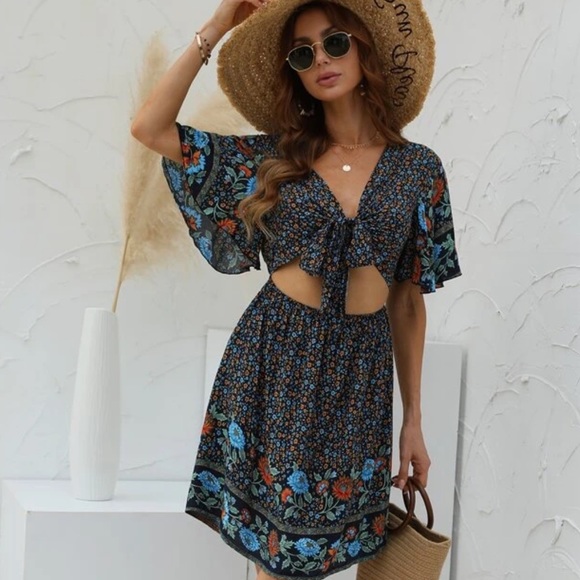 Boho gypsy floral print cutout peekaboo mini dress - Picture 4 of 10